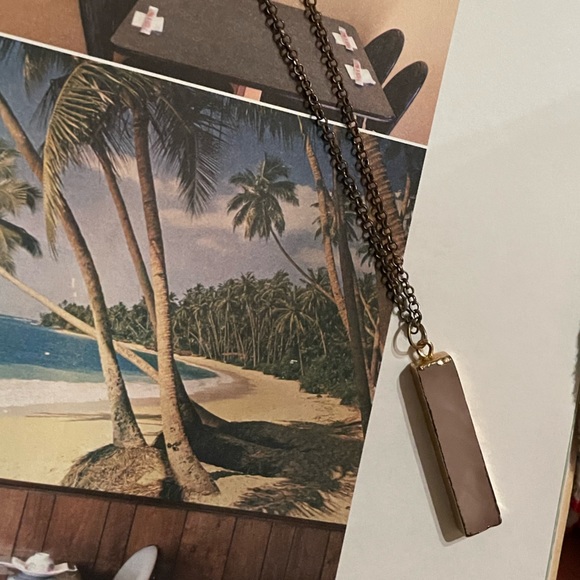 Pendant on chain - Picture 1 of 2